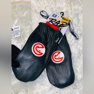 Black & red Atlanta Hawks gloves / mittens